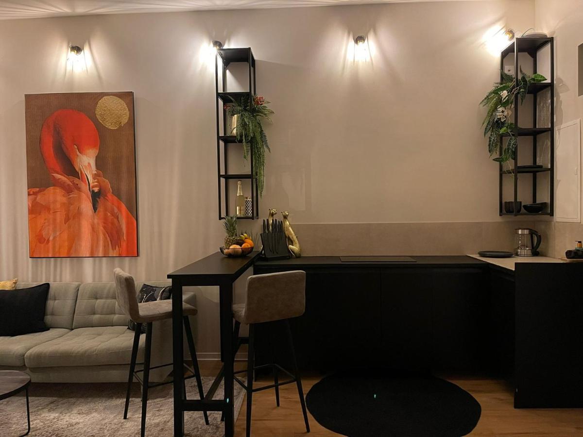 Stay At Smilla - Boutique Apartments Mit Kueche - Parken - Klima - Netflix - Waschmaschine Wiesbaden Exterior photo