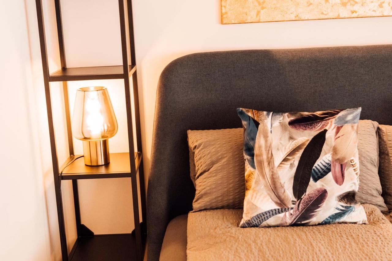 Stay At Smilla - Boutique Apartments Mit Kueche - Parken - Klima - Netflix - Waschmaschine Wiesbaden Exterior photo